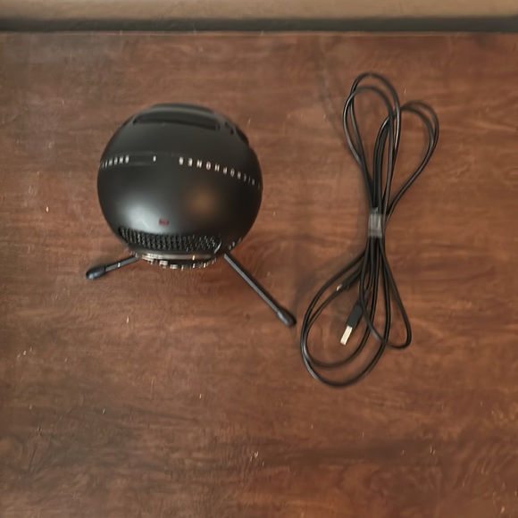 Blue snowball microphone fairly used but in good condition - Picture 3 of 3